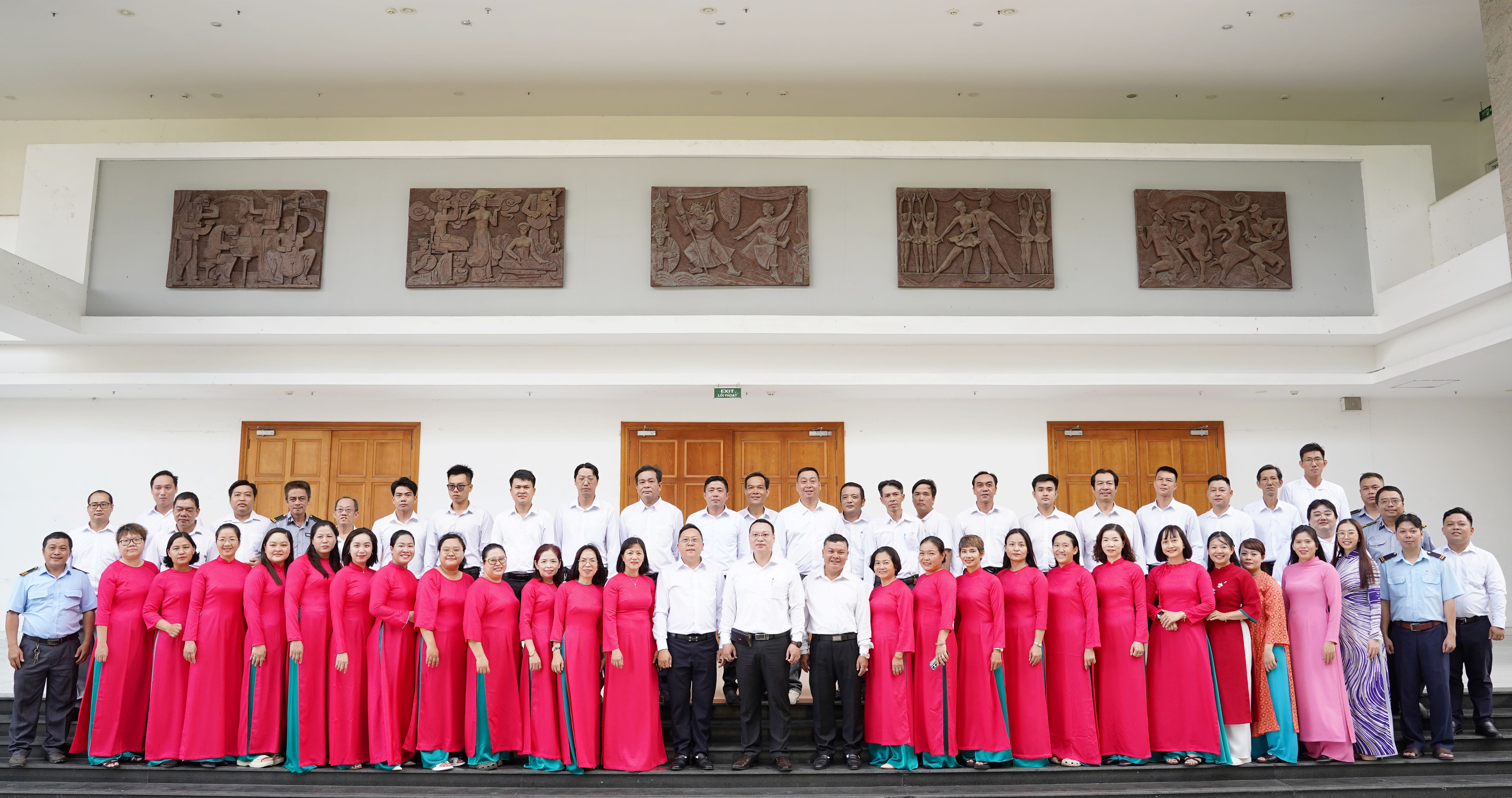 TRUNG TÂM CUNG ỨNG DỊCH VỤ CÔNG PHƯỜNG DIÊN HỒNG